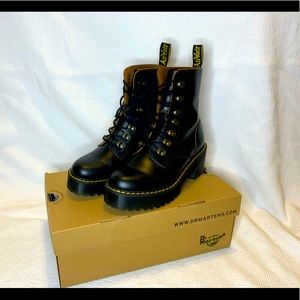 Leonas womens vintage smooth leather heeled boots.